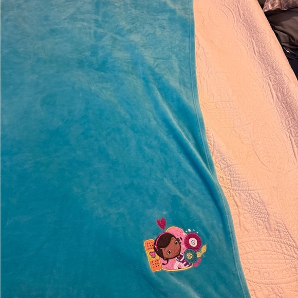 Cozy and Soft Preowned DOC McStuffins  Plush Fleece EUC 48x 59 - Picture 4 of 9